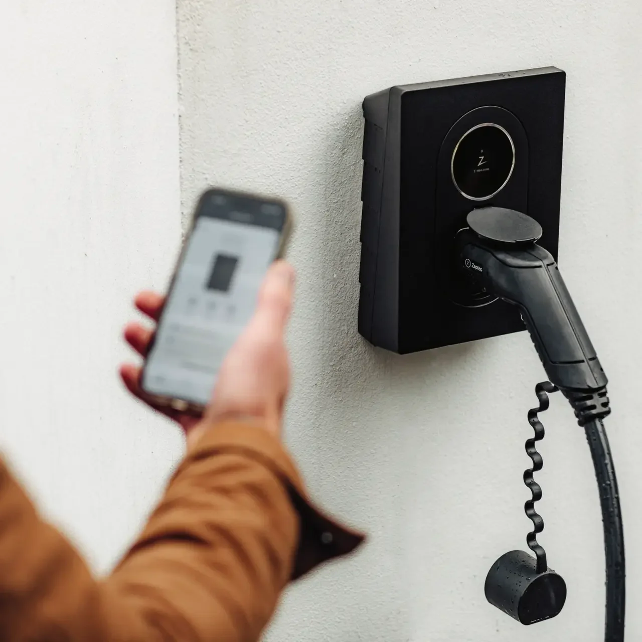 Zaptec Go 7.4kW Smart EV Charger — UK Version with Integrated PEN Fault Protection, Type 2, Wi-Fi + 4G - Image 2